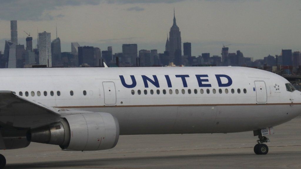 यूनाइटेड एयरलाइंस ने प्रथम श्रेणी के यात्रियों को वास्तव में कुछ अजीब दिया (अर्थव्यवस्था के यात्री खुश नहीं होंगे)