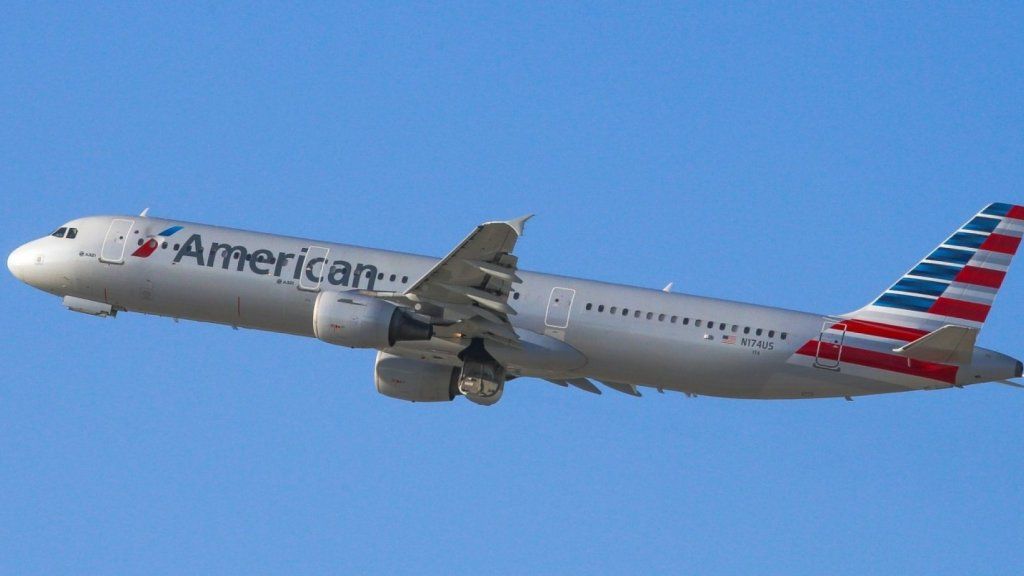 American Airlines hat gerade stillschweigend zugegeben, dass Passagiere in der Economy Class weiter eingequetscht werden (auch First Class)