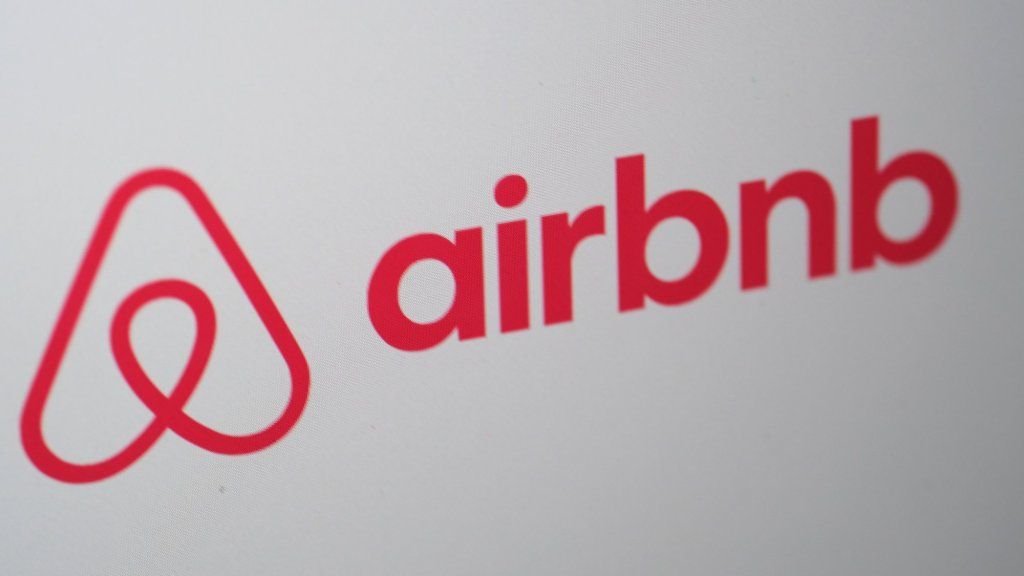 Poučenie z e-mailu výkonného riaditeľa Airbnb o prepúšťaní 1 900 pracovníkov
