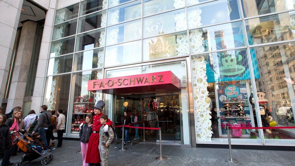 קמעונאי הצעצועים FAO שוורץ יסגור את חנות הדגל בניו יורק