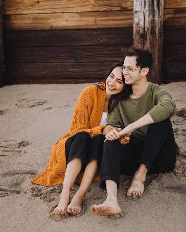 'Kokeile kavereita' Zach Kornfeld ja hänen pitkäaikainen tyttöystävänsä Maggie Bustamante ovat kihloissa!