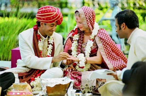 Ποια είναι η σύζυγος του Sanjay Gupta, της Rebecca Olson Gupta; Μάθετε για την παντρεμένη ζωή τους