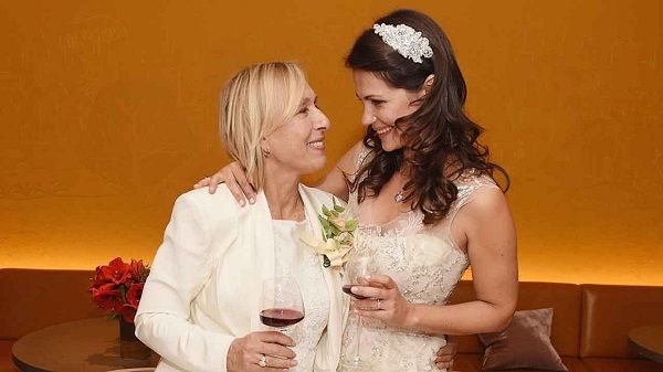 Katsaus Julia Lemigovan ja Martina Navratilovan avioliittoon! Kuinka heillä on aviopari?