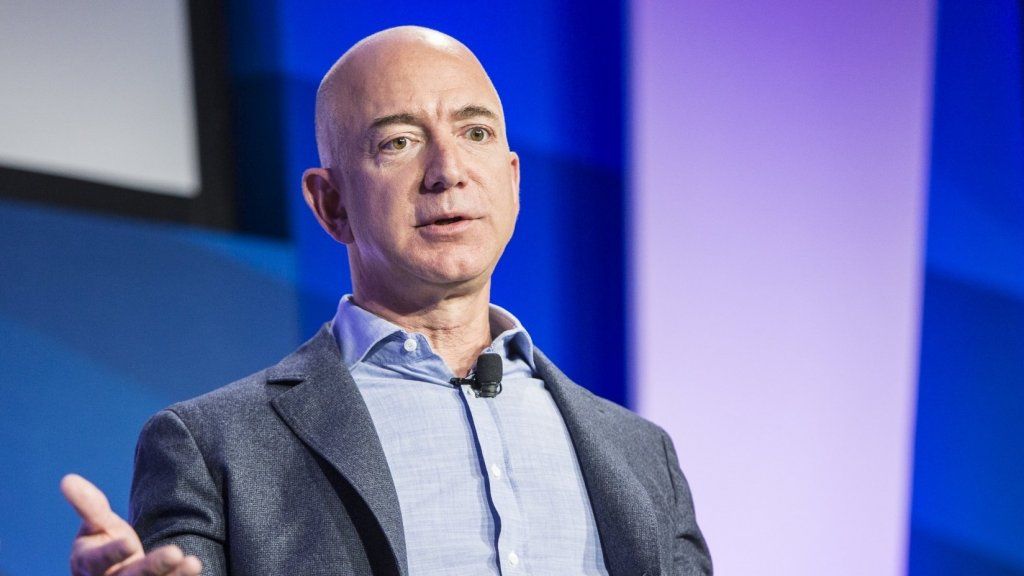 Jeff Bezos zakázal na stretnutiach program PowerPoint. Jeho náhrada je brilantná