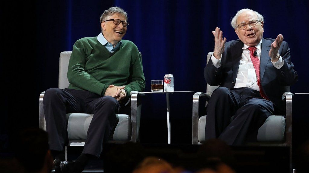 Bill Gates sa vždy obracia o radu na Warrena Buffetta. Tu sú 4 skvelé tipy, ktoré dostal viac ako 25 rokov