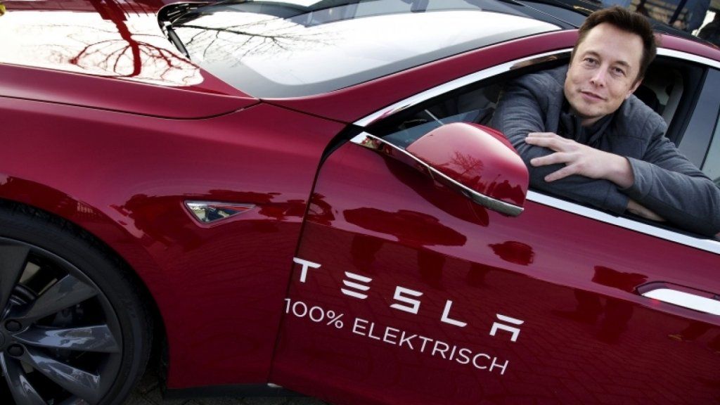 35 Sähköistäviä faktoja Elon Muskista