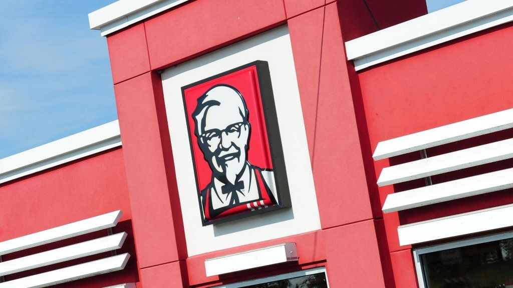 KFC sa práve pripojilo k spoločnosti Burger King a metru pri podnikaní niečoho, čomu by nikto neveril, že sa môže stať pred 20 rokmi