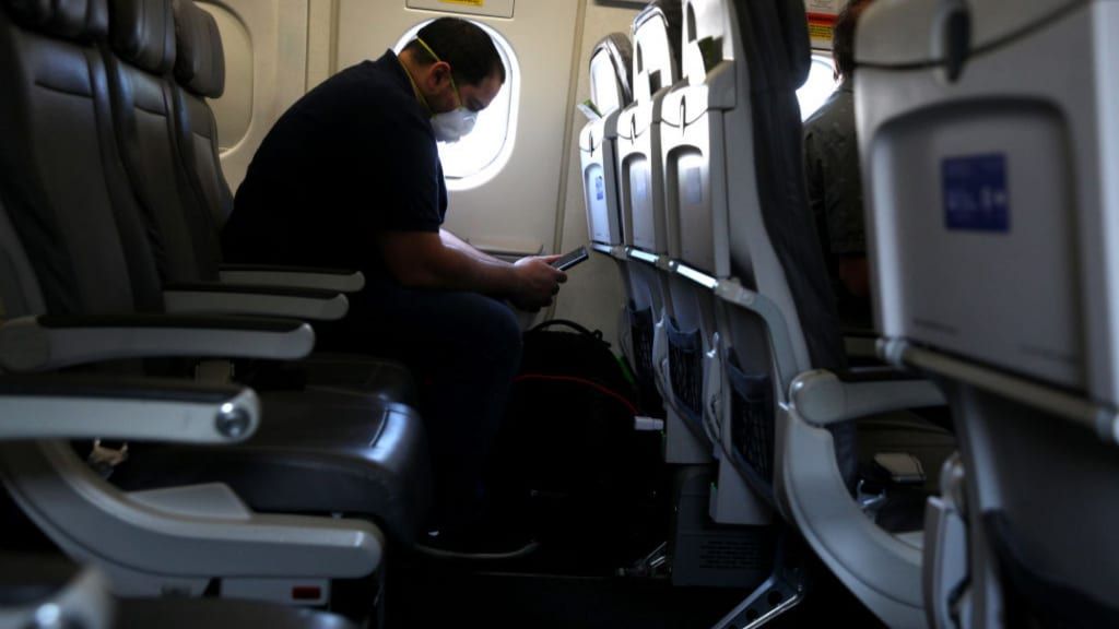 United Airlines ja American Airlines sanovat tuhansien työpaikkojen olevan vaarassa