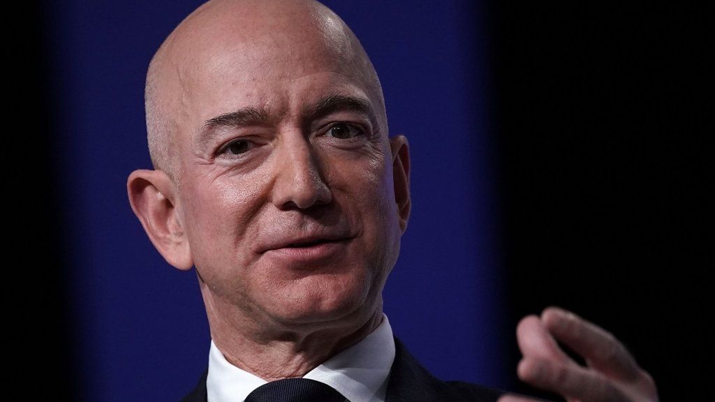 Un client frustrat Amazon a încercat să-i returneze pachetul direct lui Jeff Bezos. Reacția Sa a fost deschisă la ochi