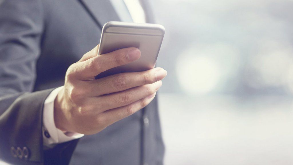 8 лоших навика које остављају ужасан први утисак преко телефона - и како их променити
