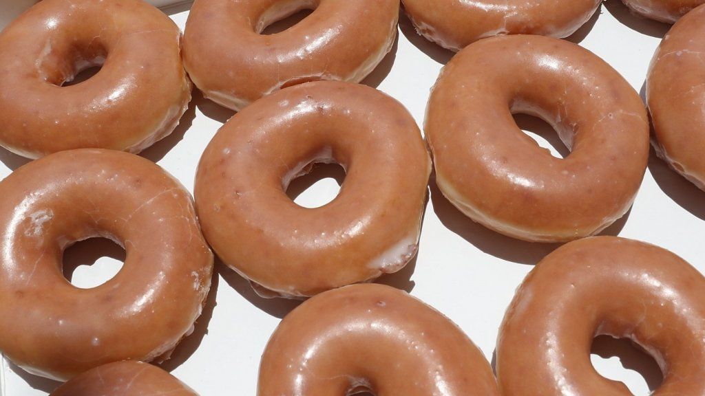 Krispy Kreme ने एक छात्र को अपने डोनट्स को फिर से बेचना बंद करने का आदेश दिया। उनका रिस्पांस इमोशनल इंटेलिजेंस में मास्टर क्लास है