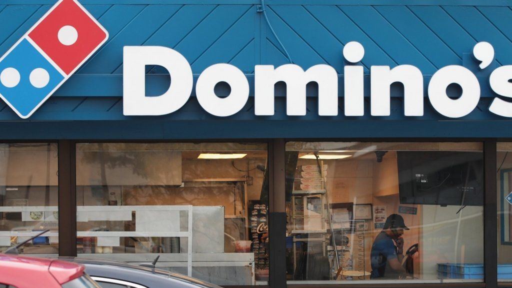 도미노가 피자 헛을 세계 최대로 추월했습니다. 피자 헛이 잃어버린 1 가지 이유