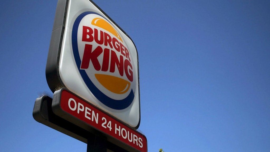 बर्गर किंग ने मैकडॉनल्ड्स बिग मैक के बारे में एक छोटा सा रहस्य प्रकट किया (और ग्राहक कभी नहीं जानते थे)