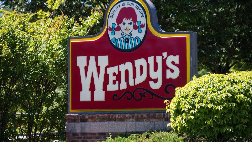 Wendy's Can't Stop Trolling McDonald's в Twitter. Вот последний ожог