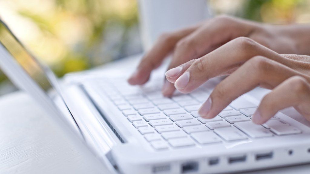 4 Pembaikan Mudah untuk Kesalahan E-mel yang Amat Menjimatkan Malu Anda