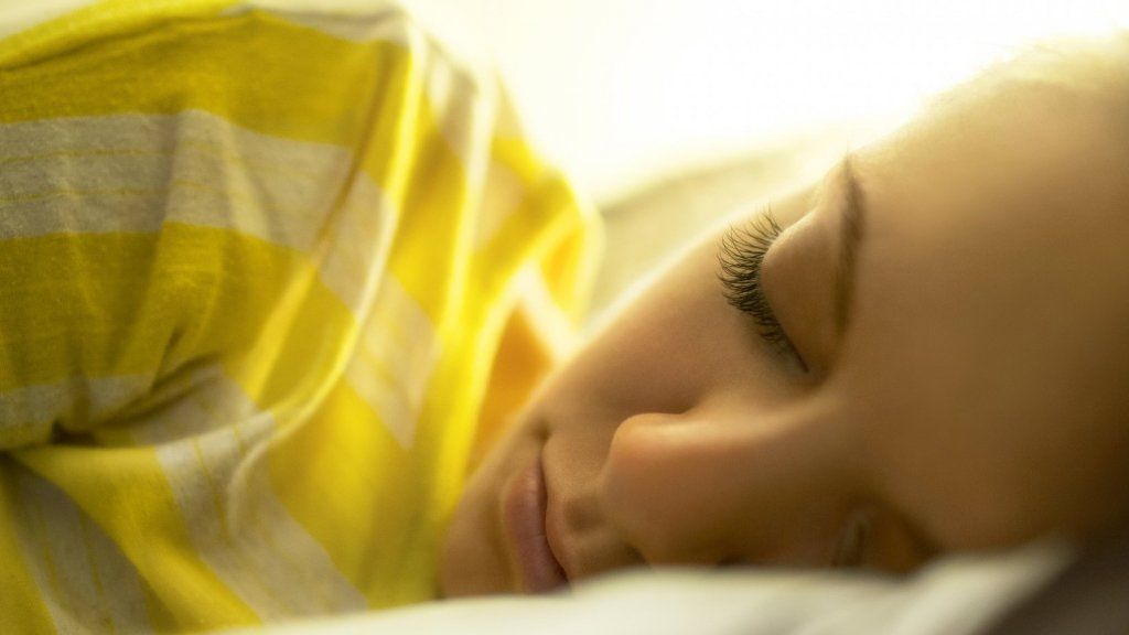 Får du 8 timer søvn? Det er fortsatt ikke nok, ifølge en søvnekspert og doktorgrad