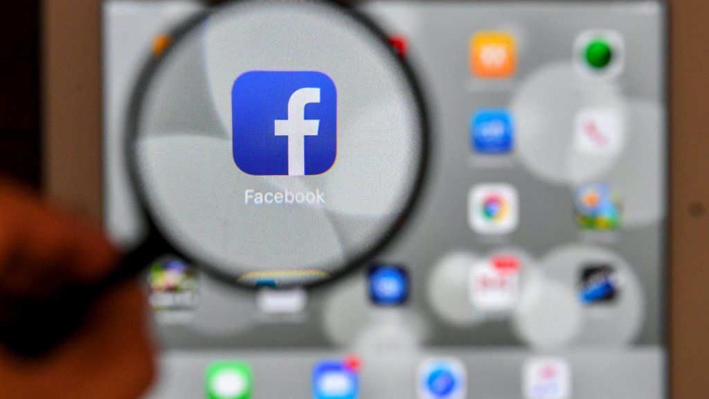 Facebook verfolgt möglicherweise Geräte in Ihrem Wi-Fi-Netzwerk. Hier ist, was es sonst noch über Sie weiß
