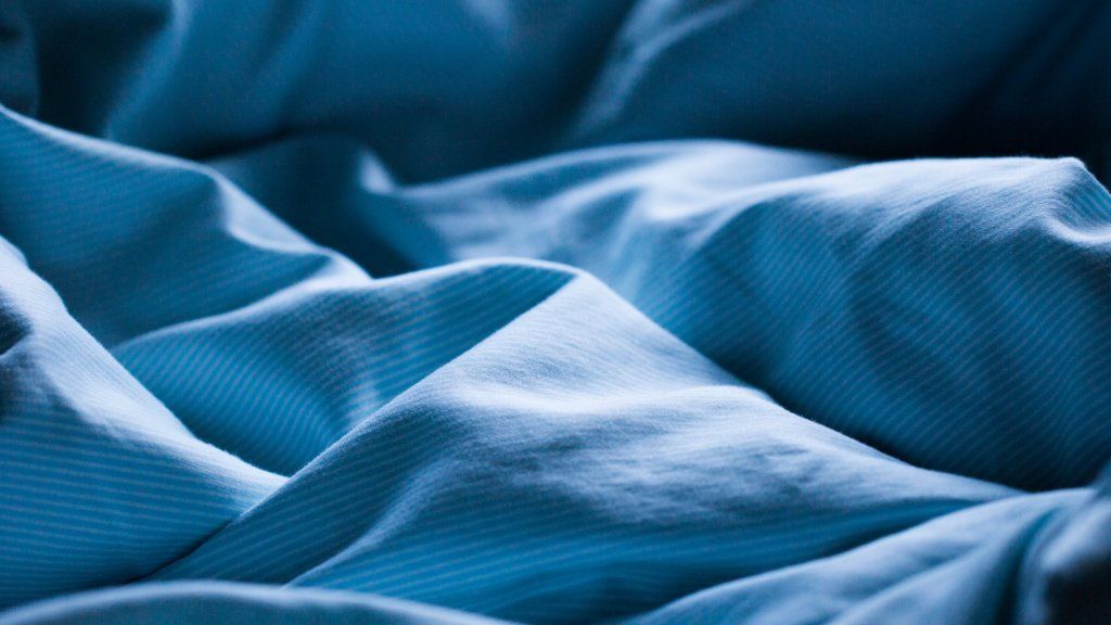 3 Trik Mudah untuk Tidur Dengan Pantas Yang Pelik tetapi Mengejutkan Berkesan