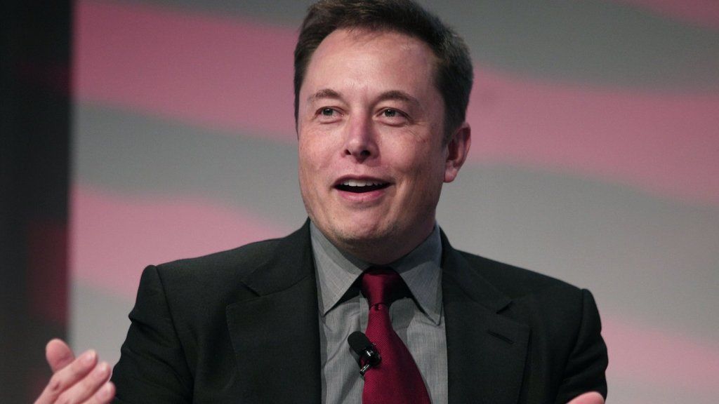 „Elon Musk“ per „Raketų paleidimą“ „Twitter“ paskambino Jeffui Bezosui