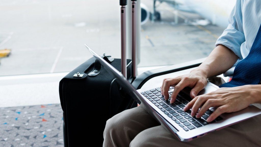 Ar gali pablogėti kelionė lėktuvu? TSA nešiojamųjų kompiuterių draudimas skatina klausimą