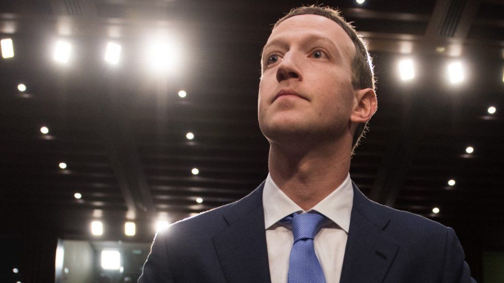 Facebook казва, че е деактивирал почти 1,3 милиарда фалшиви акаунти. (И номерата само стават по-луди от там)