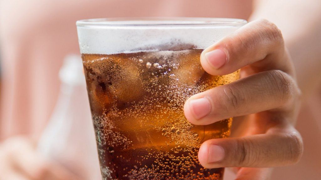 Voici la science qui explique pourquoi boire du soda light vous fait prendre du poids