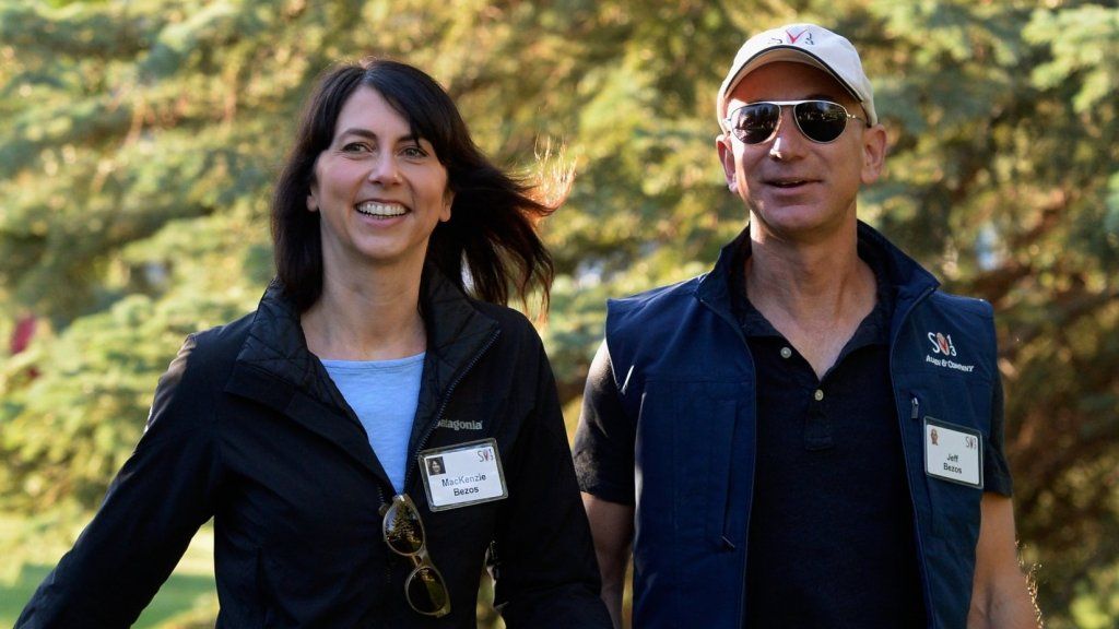 Jeff Bezos ja hänen vaimonsa MacKenzie sanovat, että kasvattaa poikkeuksellisen omavaraisia ​​ja joustavia lapsia