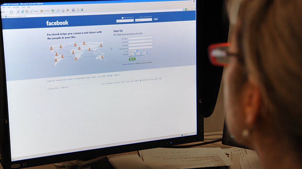 Cara Meninggalkan Facebook Tanpa Menghancurkan Rangkaian Anda