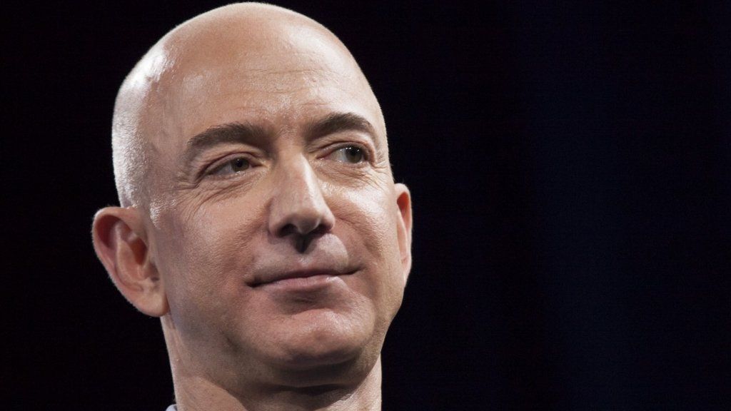 Jeff Bezos, der 1,7 Millionen US-Dollar ausgibt, ist wie die durchschnittliche Person, die 1 US-Dollar ausgibt (und weitere lustige Fakten über den Amazon-Gründer)