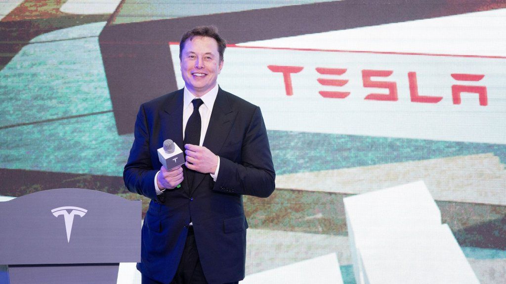 Teslas akciju cena pirmo reizi tikko nokārtoja 500 USD. Lūk, kāpēc tās patiesībā ir sliktas ziņas