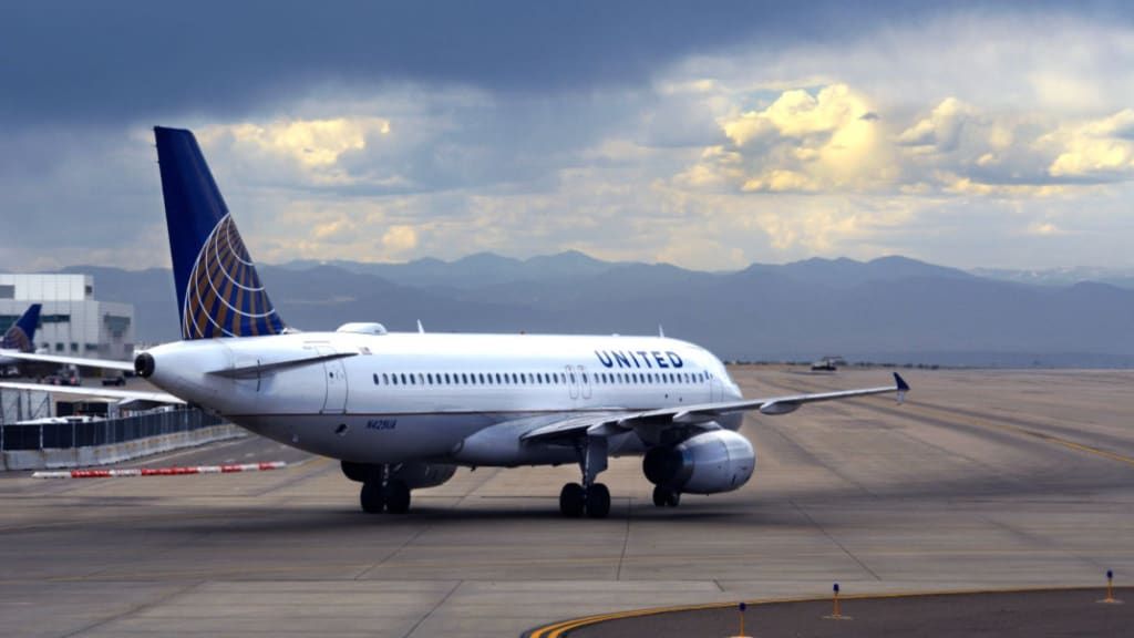 „United Airlines“ dovanoja nemokamų skrydžių metus. Yra tik 1 laimikis