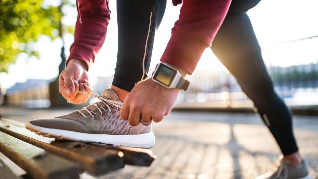 Tämä 15 vuoden tutkimus paljastaa, että lenkkeily vain 7 minuuttia päivässä vähentää sydänkohtauksen ja aivohalvauksen riskiä melkein puoleen (ja lisää vuosia elämääsi).