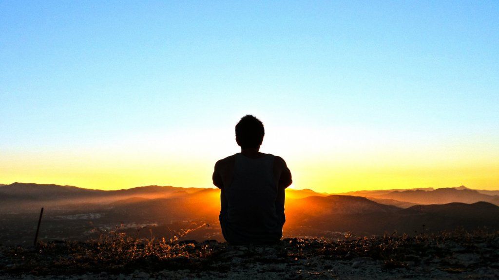 10 meditaatiokehotetta, jotka haastavat sinut ajattelemaan isompaa