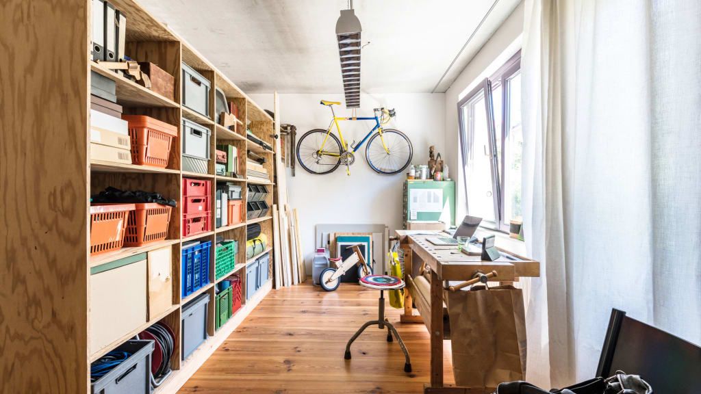 अधिकतम रचनात्मकता के लिए अपने गृह कार्यालय को कैसे डिज़ाइन करें